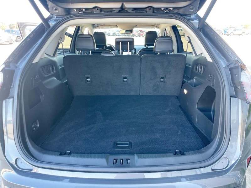 Ford Edge Vehicle Full-screen Gallery Image 10