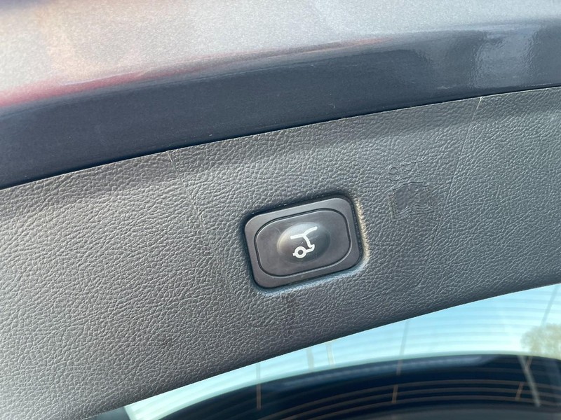 Ford Edge Vehicle Full-screen Gallery Image 14