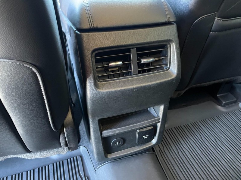 Ford Edge Vehicle Full-screen Gallery Image 17