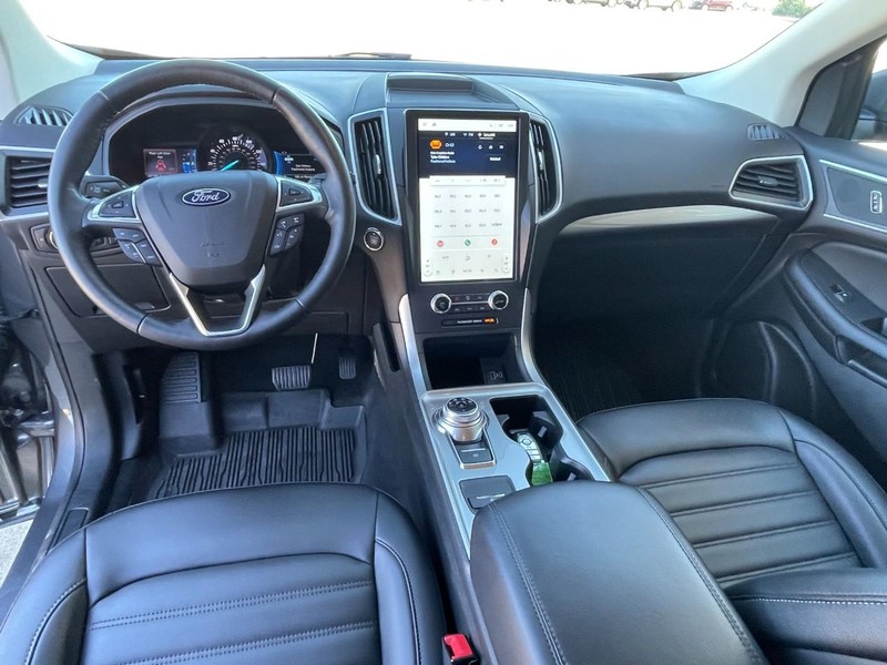 Ford Edge Vehicle Full-screen Gallery Image 19
