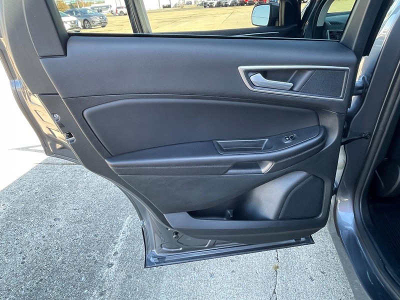 Ford Edge Vehicle Full-screen Gallery Image 20