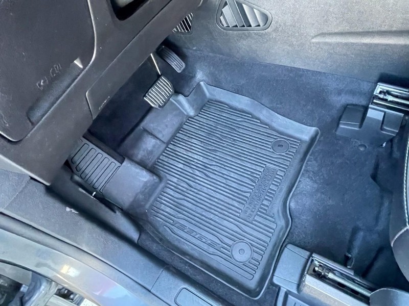 Ford Edge Vehicle Full-screen Gallery Image 23