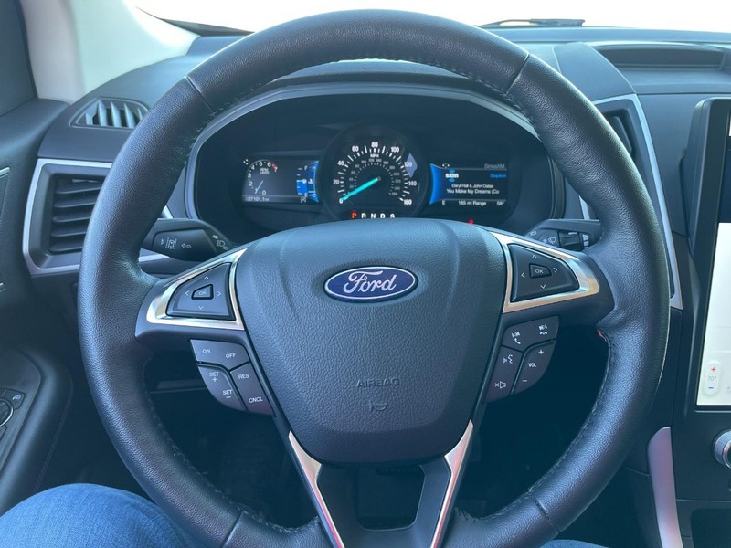 Ford Edge Vehicle Full-screen Gallery Image 26