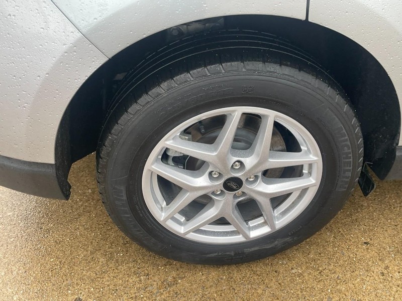 Ford Edge Vehicle Full-screen Gallery Image 10