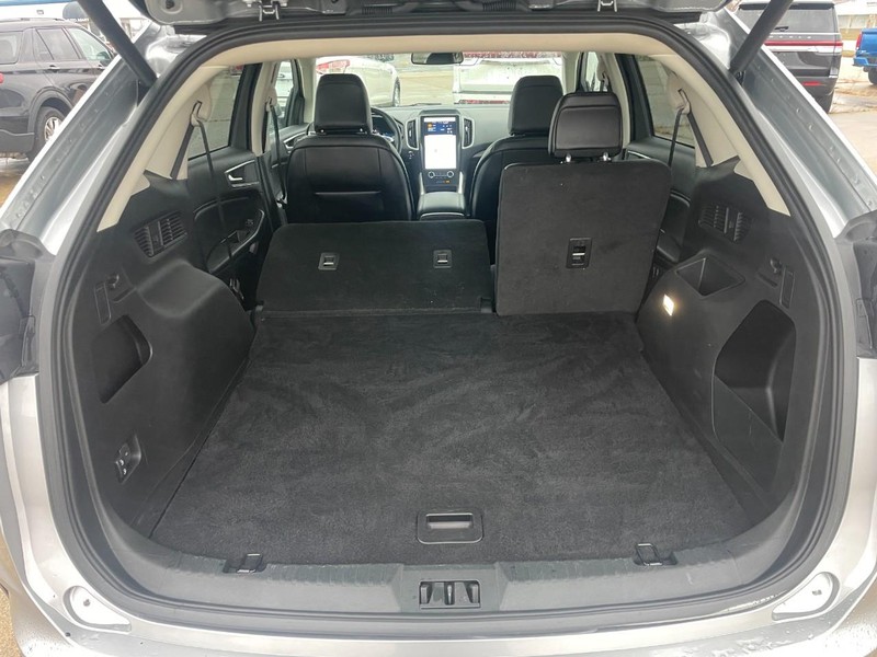 Ford Edge Vehicle Full-screen Gallery Image 13