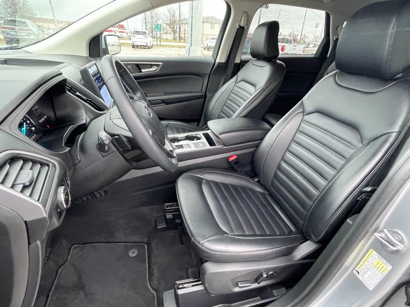 Ford Edge Vehicle Full-screen Gallery Image 22