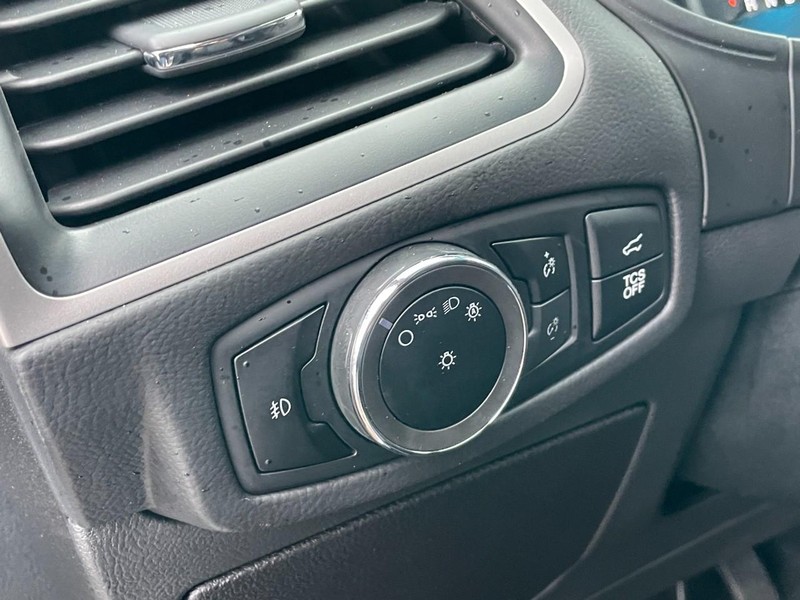 Ford Edge Vehicle Full-screen Gallery Image 23