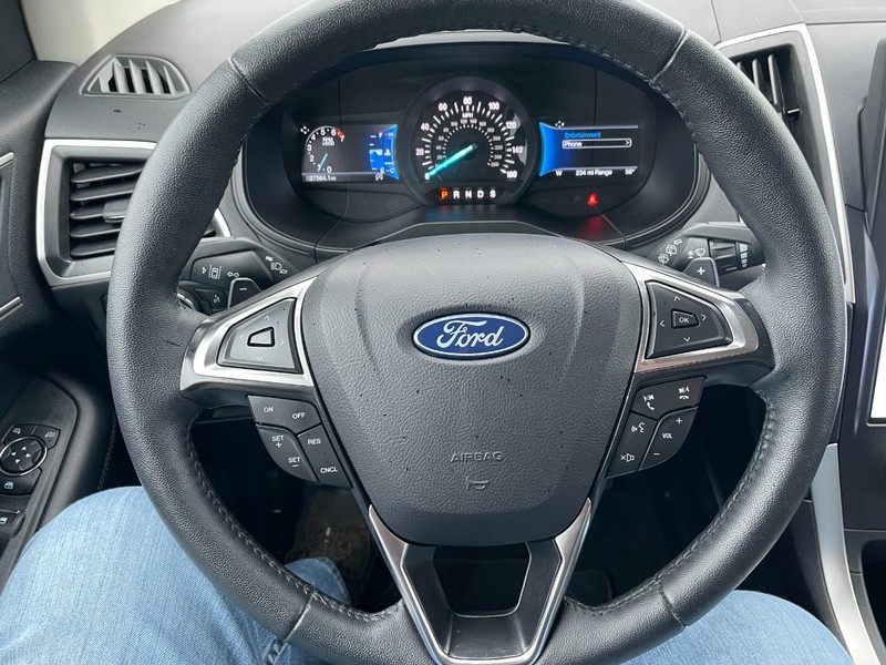 Ford Edge Vehicle Full-screen Gallery Image 26