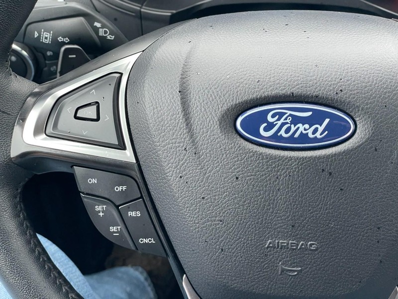 Ford Edge Vehicle Full-screen Gallery Image 27