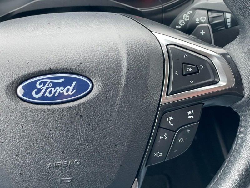 Ford Edge Vehicle Full-screen Gallery Image 28