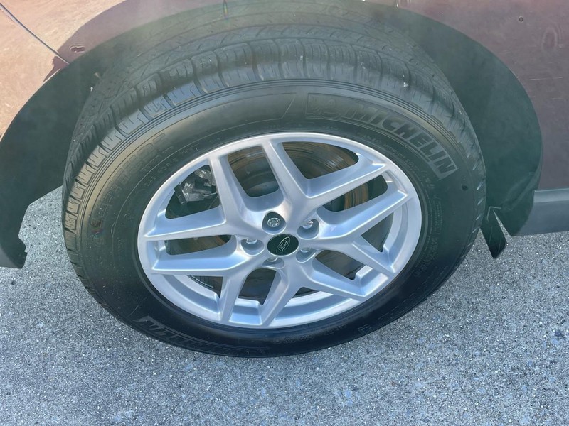 Ford Edge Vehicle Full-screen Gallery Image 09