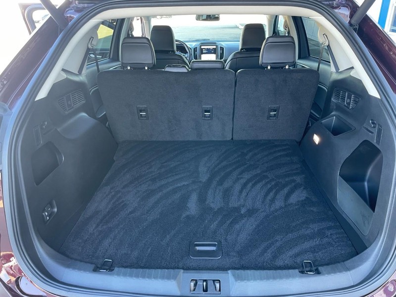 Ford Edge Vehicle Full-screen Gallery Image 10