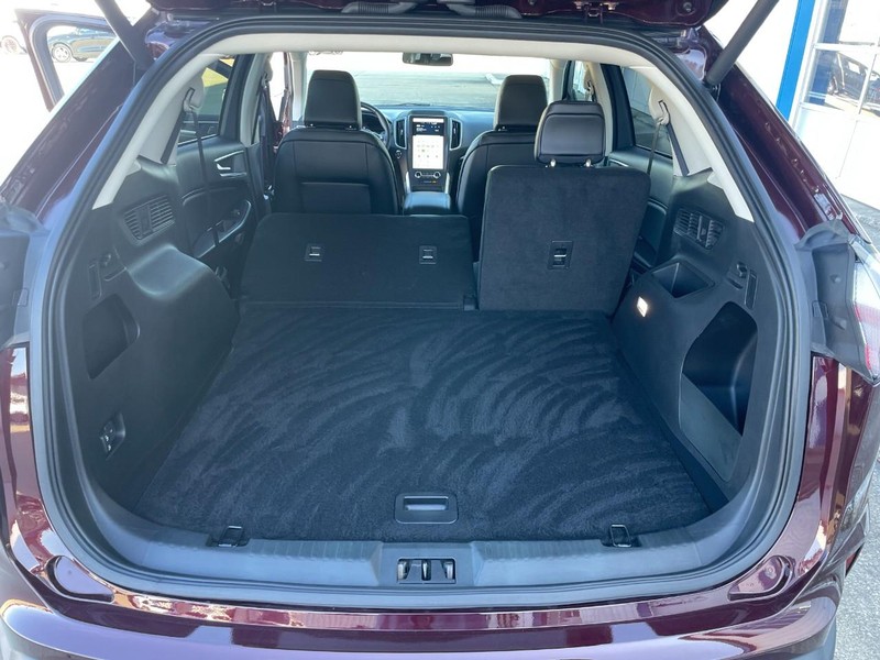 Ford Edge Vehicle Full-screen Gallery Image 12