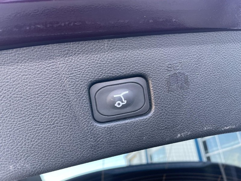 Ford Edge Vehicle Full-screen Gallery Image 14