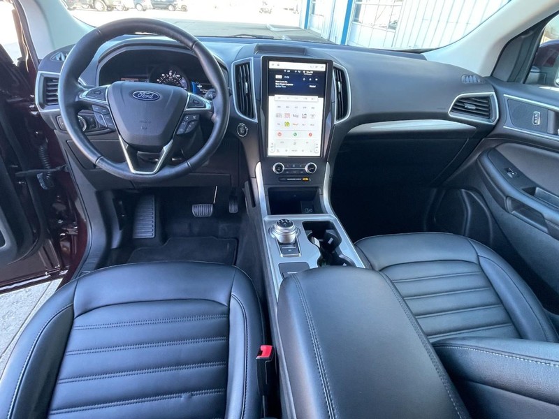 Ford Edge Vehicle Full-screen Gallery Image 18