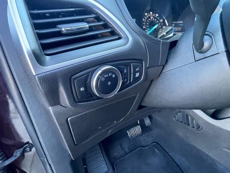 Ford Edge Vehicle Full-screen Gallery Image 21