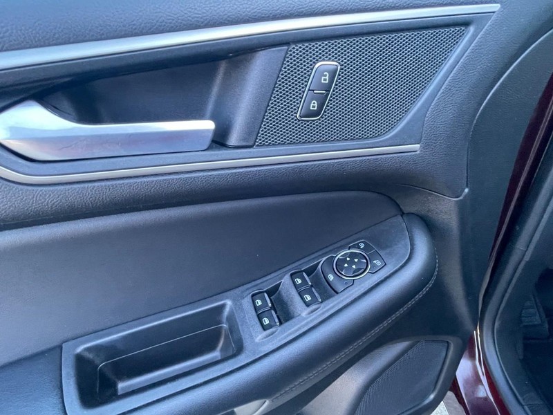 Ford Edge Vehicle Full-screen Gallery Image 22