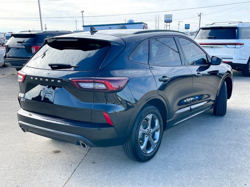 Ford Escape Vehicle Full-screen Gallery Image 04