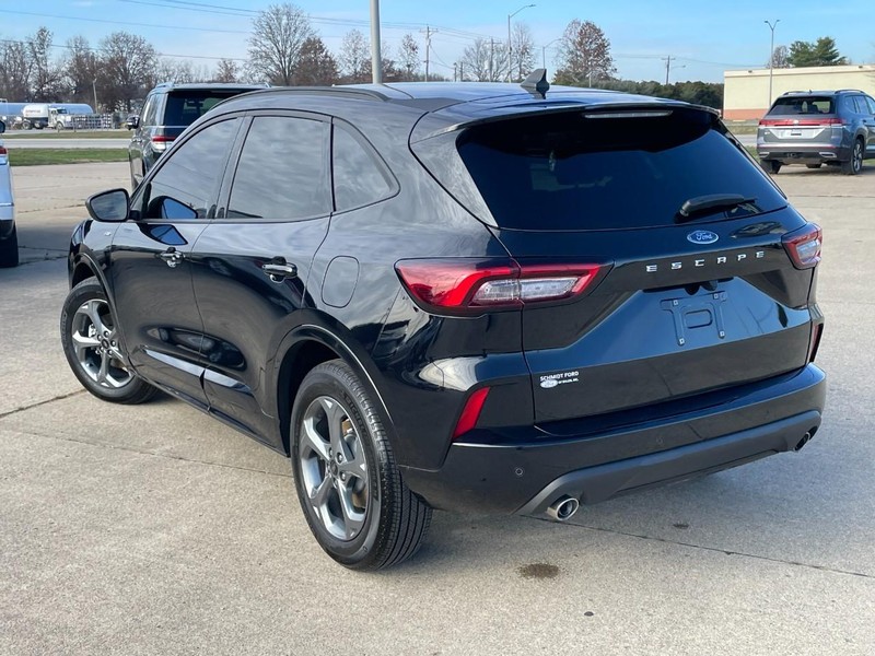 Ford Escape Vehicle Full-screen Gallery Image 05