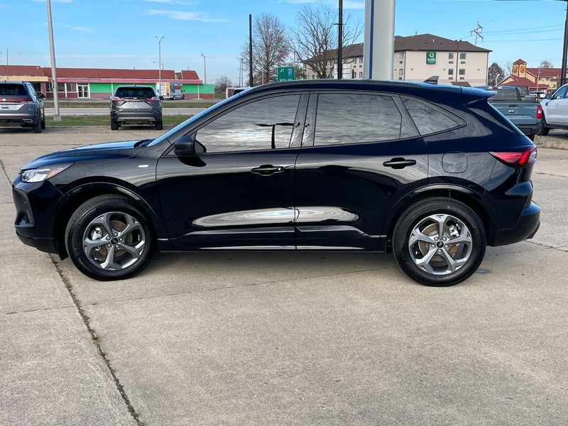 Ford Escape Vehicle Full-screen Gallery Image 06