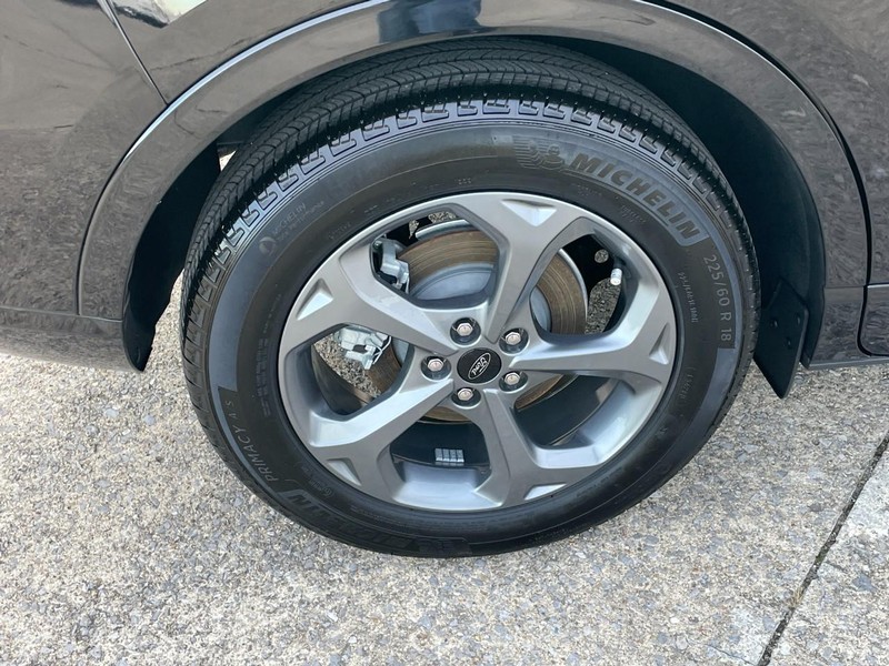 Ford Escape Vehicle Full-screen Gallery Image 10