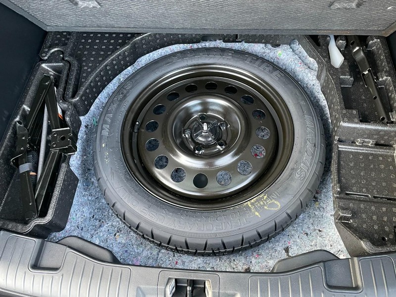 Ford Escape Vehicle Full-screen Gallery Image 12