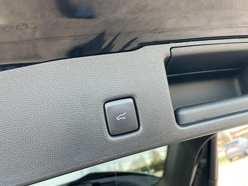 Ford Escape Vehicle Full-screen Gallery Image 13