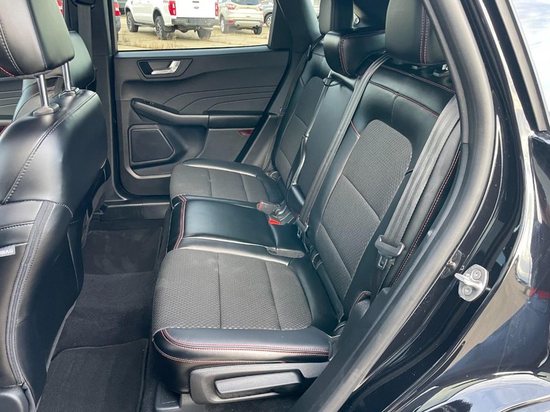 Ford Escape Vehicle Full-screen Gallery Image 14