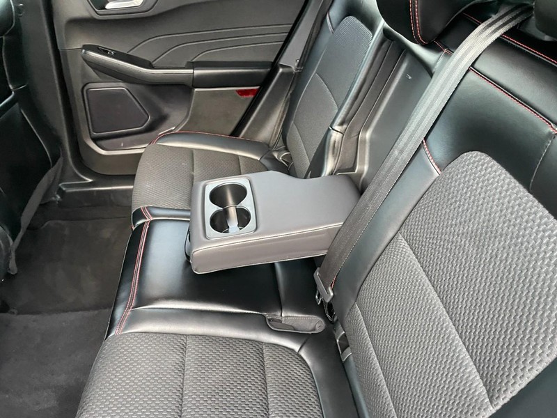 Ford Escape Vehicle Full-screen Gallery Image 15