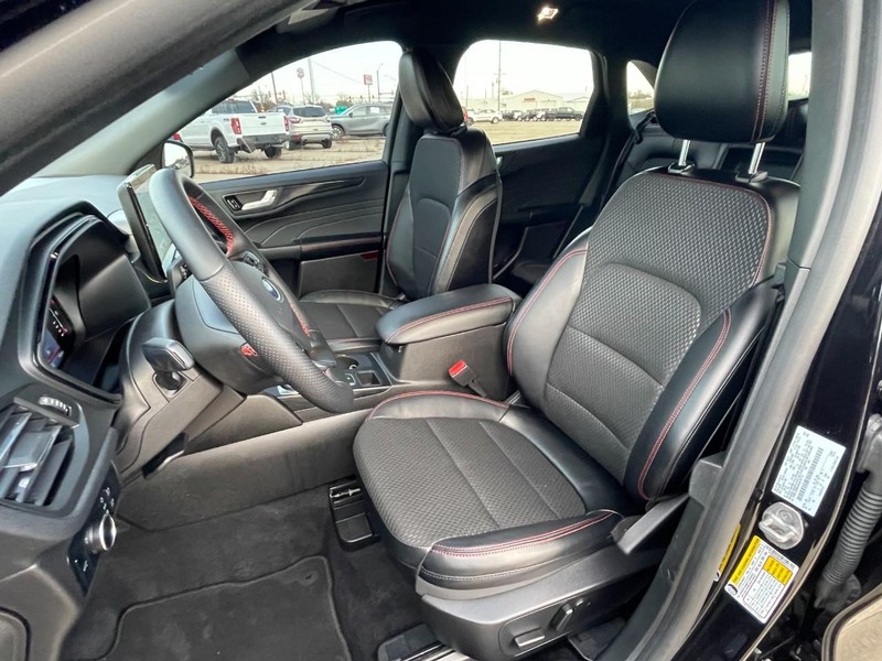 Ford Escape Vehicle Full-screen Gallery Image 19