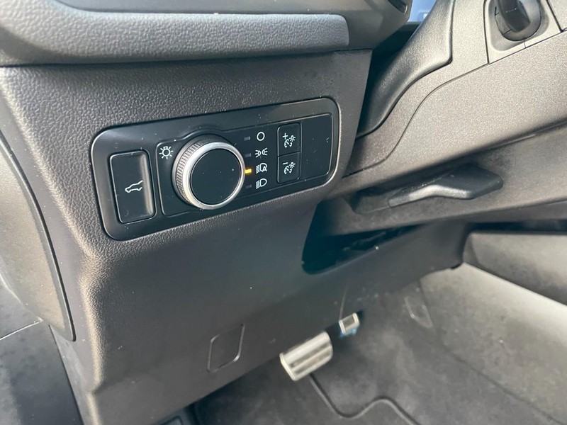 Ford Escape Vehicle Full-screen Gallery Image 20