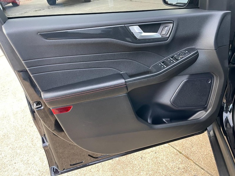 Ford Escape Vehicle Full-screen Gallery Image 23