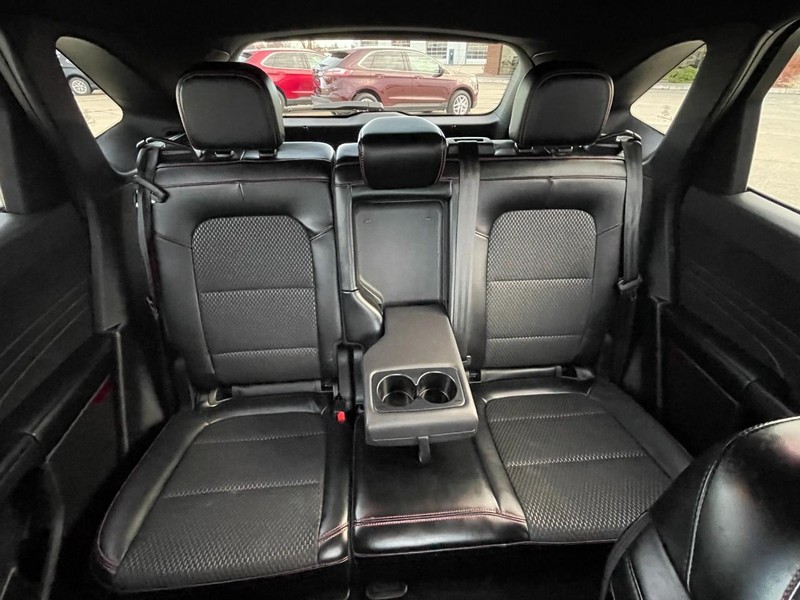 Ford Escape Vehicle Full-screen Gallery Image 24