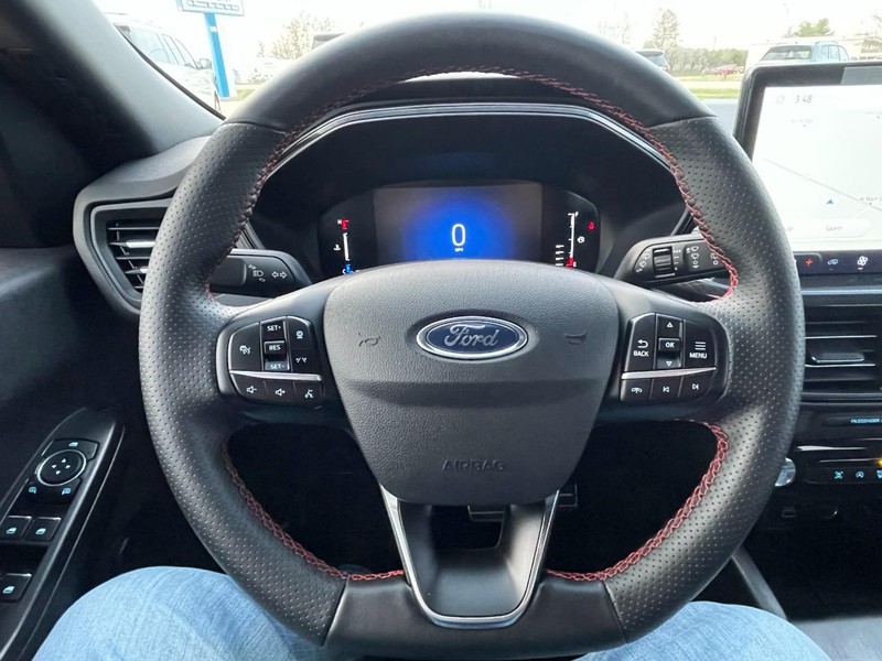 Ford Escape Vehicle Full-screen Gallery Image 25