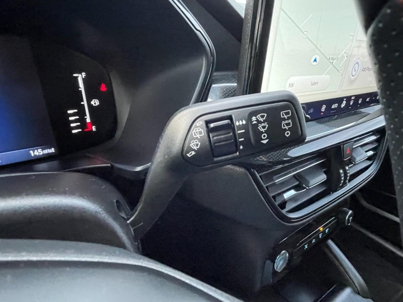 Ford Escape Vehicle Full-screen Gallery Image 28