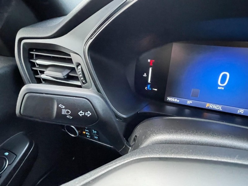 Ford Escape Vehicle Full-screen Gallery Image 29