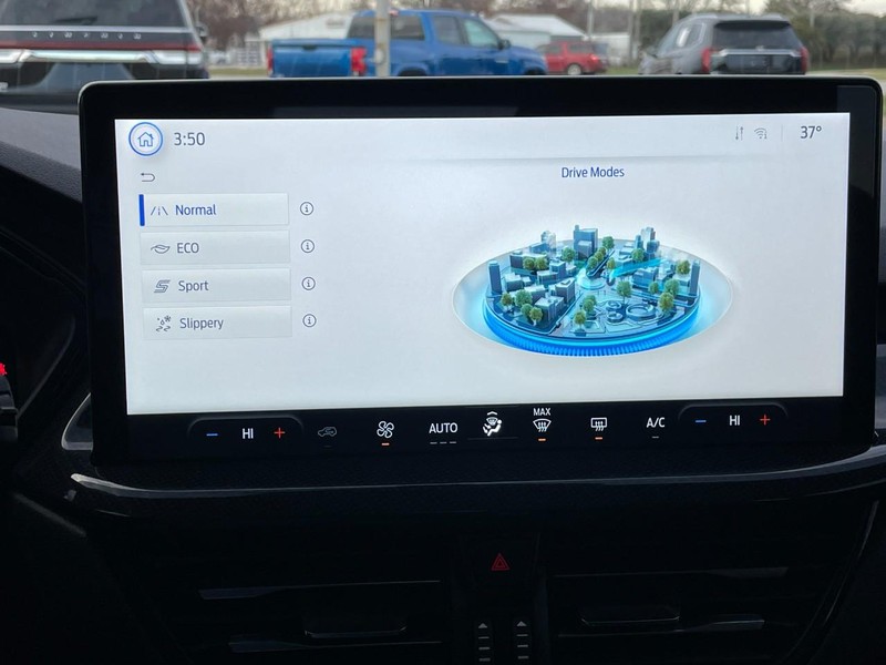 Ford Escape Vehicle Full-screen Gallery Image 43