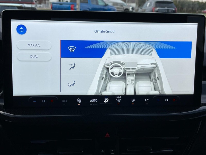 Ford Escape Vehicle Full-screen Gallery Image 45