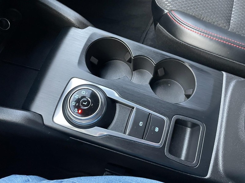 Ford Escape Vehicle Full-screen Gallery Image 50