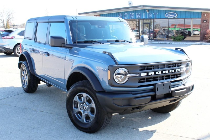 Ford Bronco Vehicle Full-screen Gallery Image 02