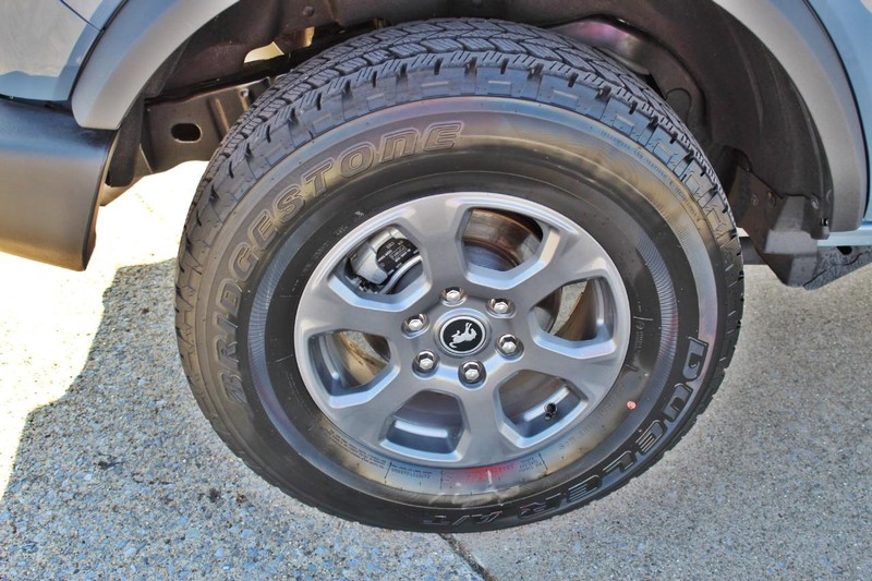 Ford Bronco Vehicle Full-screen Gallery Image 10