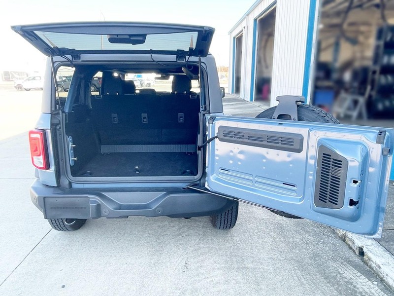 Ford Bronco Vehicle Full-screen Gallery Image 12