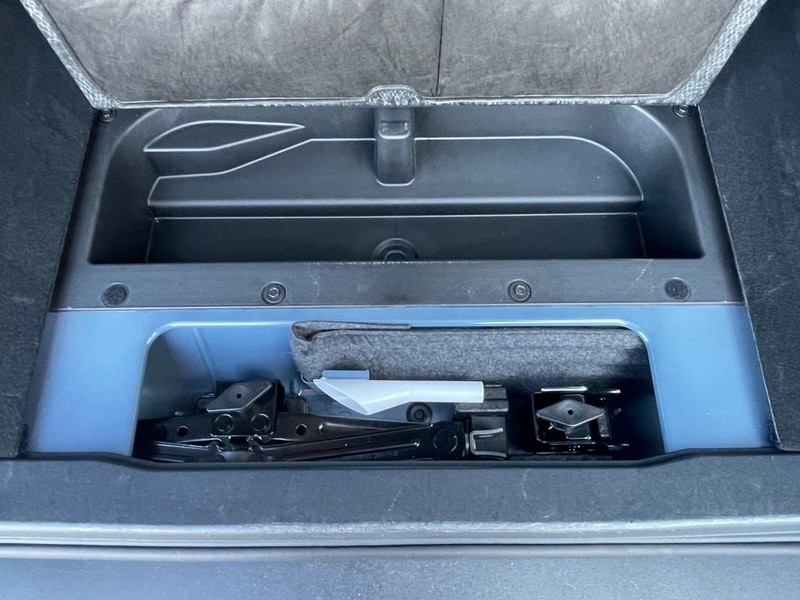 Ford Bronco Vehicle Full-screen Gallery Image 14