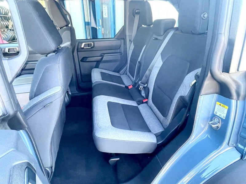 Ford Bronco Vehicle Full-screen Gallery Image 15