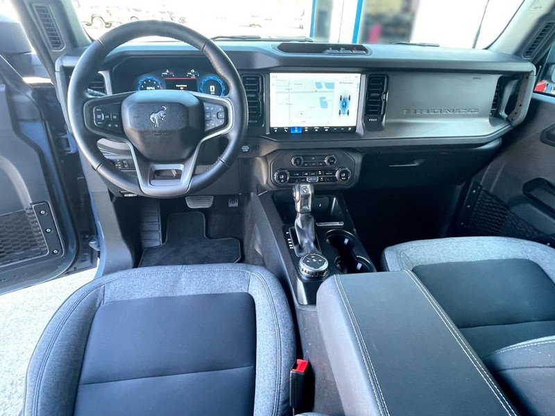 Ford Bronco Vehicle Full-screen Gallery Image 19