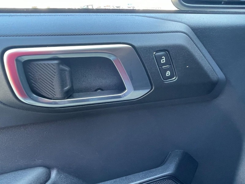 Ford Bronco Vehicle Full-screen Gallery Image 24