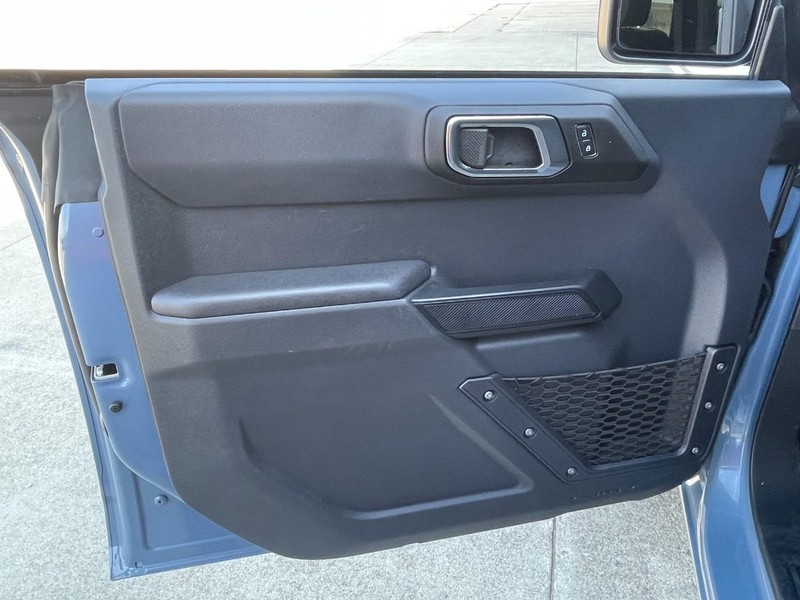 Ford Bronco Vehicle Full-screen Gallery Image 25