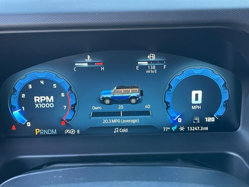 Ford Bronco Vehicle Full-screen Gallery Image 29