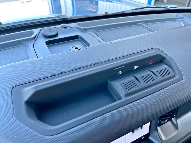 Ford Bronco Vehicle Full-screen Gallery Image 32