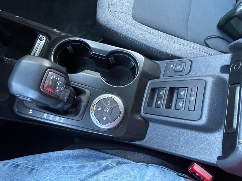 Ford Bronco Vehicle Full-screen Gallery Image 43